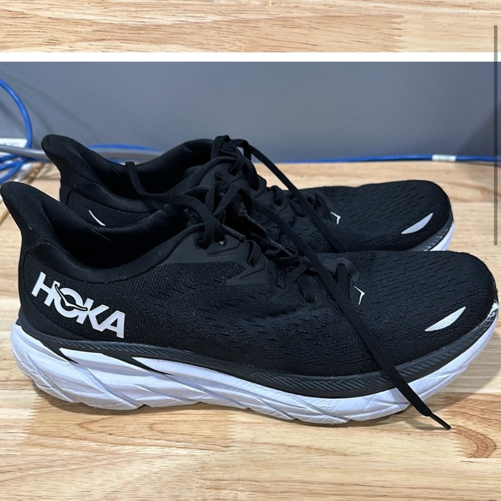Hoka Men's Black and White Athletic Shoes
Sz 12.5